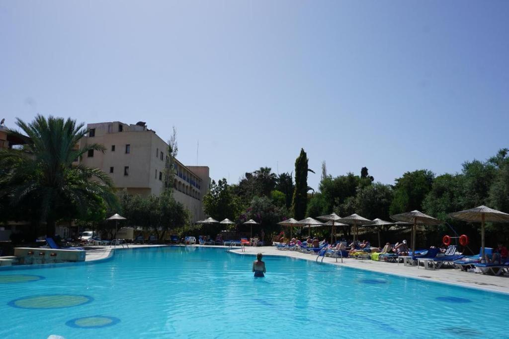 Alex'S Vacation Suite - 100M From The Beach - 6 Guests Paphos Luaran gambar
