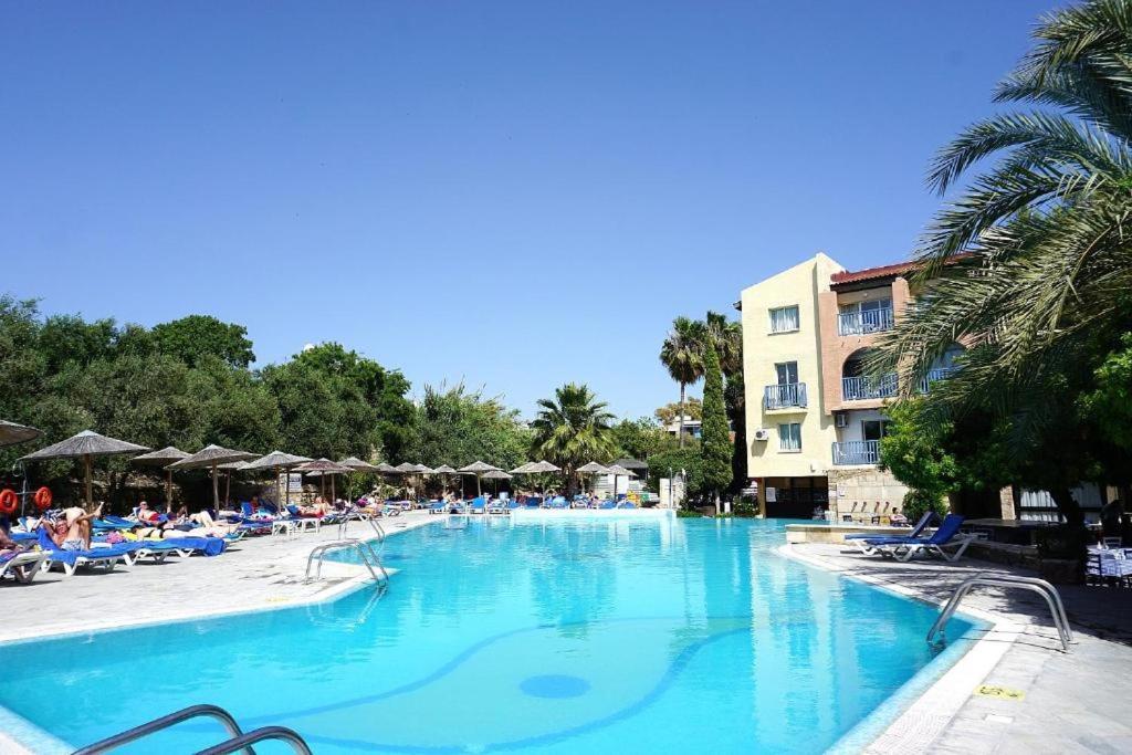 Alex'S Vacation Suite - 100M From The Beach - 6 Guests Paphos Luaran gambar